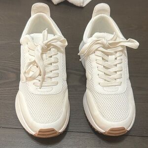 Dolce Vita: Bynx in White